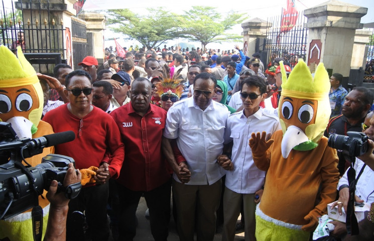 Giliran Pasangan Josua Daftar di KPU Papua